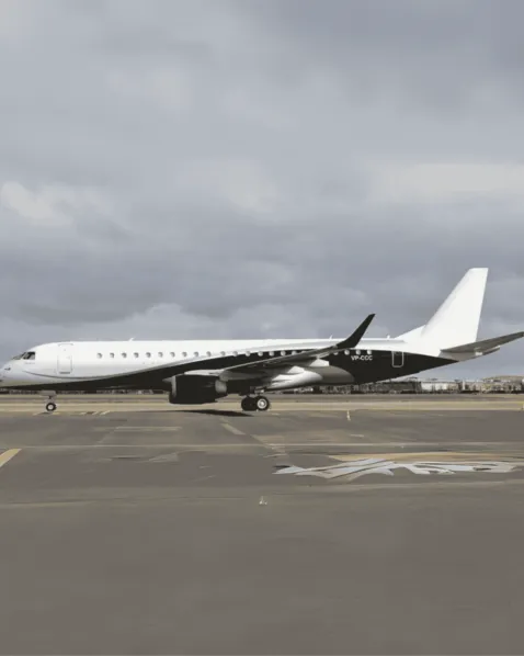 Prive jet evacuation Embraer Lineage 1000 exterior 1