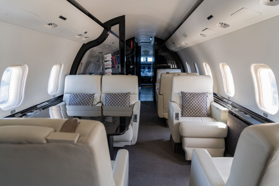 Air Ambulance Bombardier Challenger interior 2