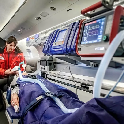 Air Ambulance Bombardier Challenger interior 1