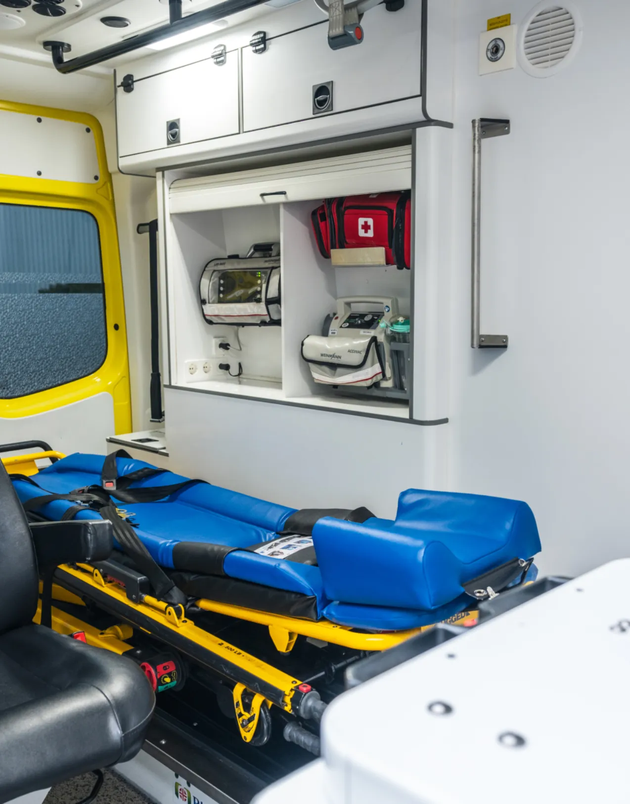 72 EMS ambulance nieuw