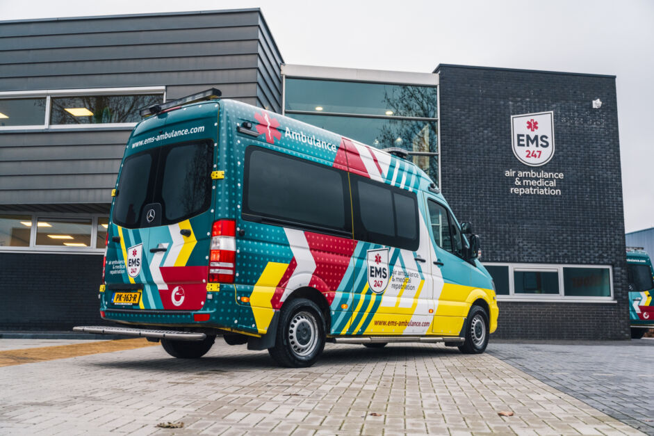 16 EMS ambulance nieuw