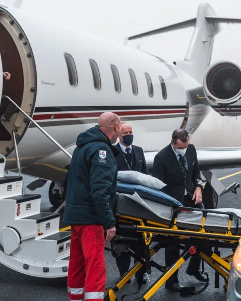 28 Fotoshoot EMS Ambulance 1 optimized 250