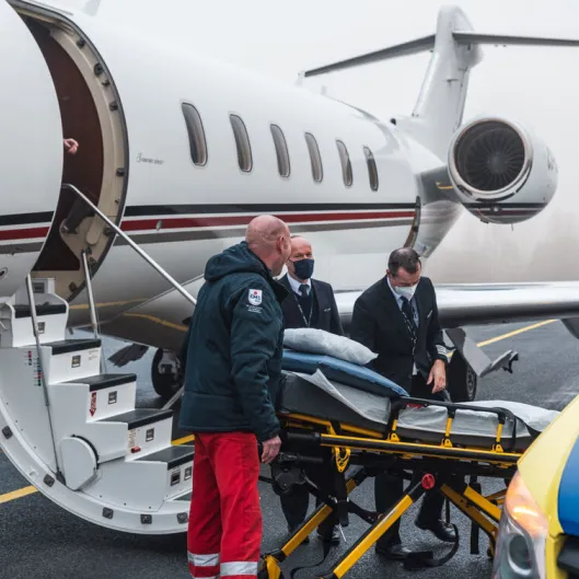 28 Fotoshoot EMS Ambulance 1 optimized 250