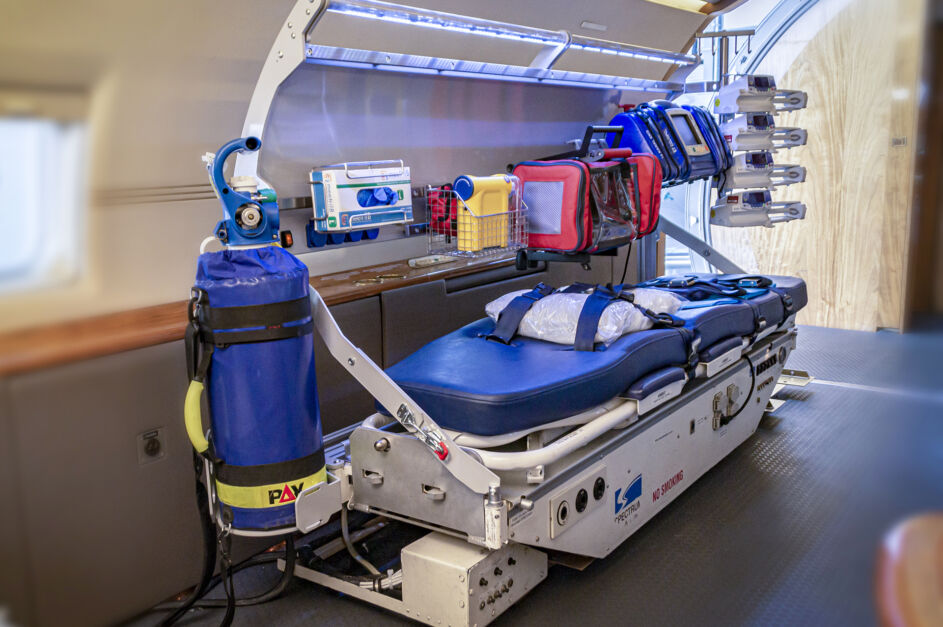 Air Ambulance Bombardier Challenger interior 3